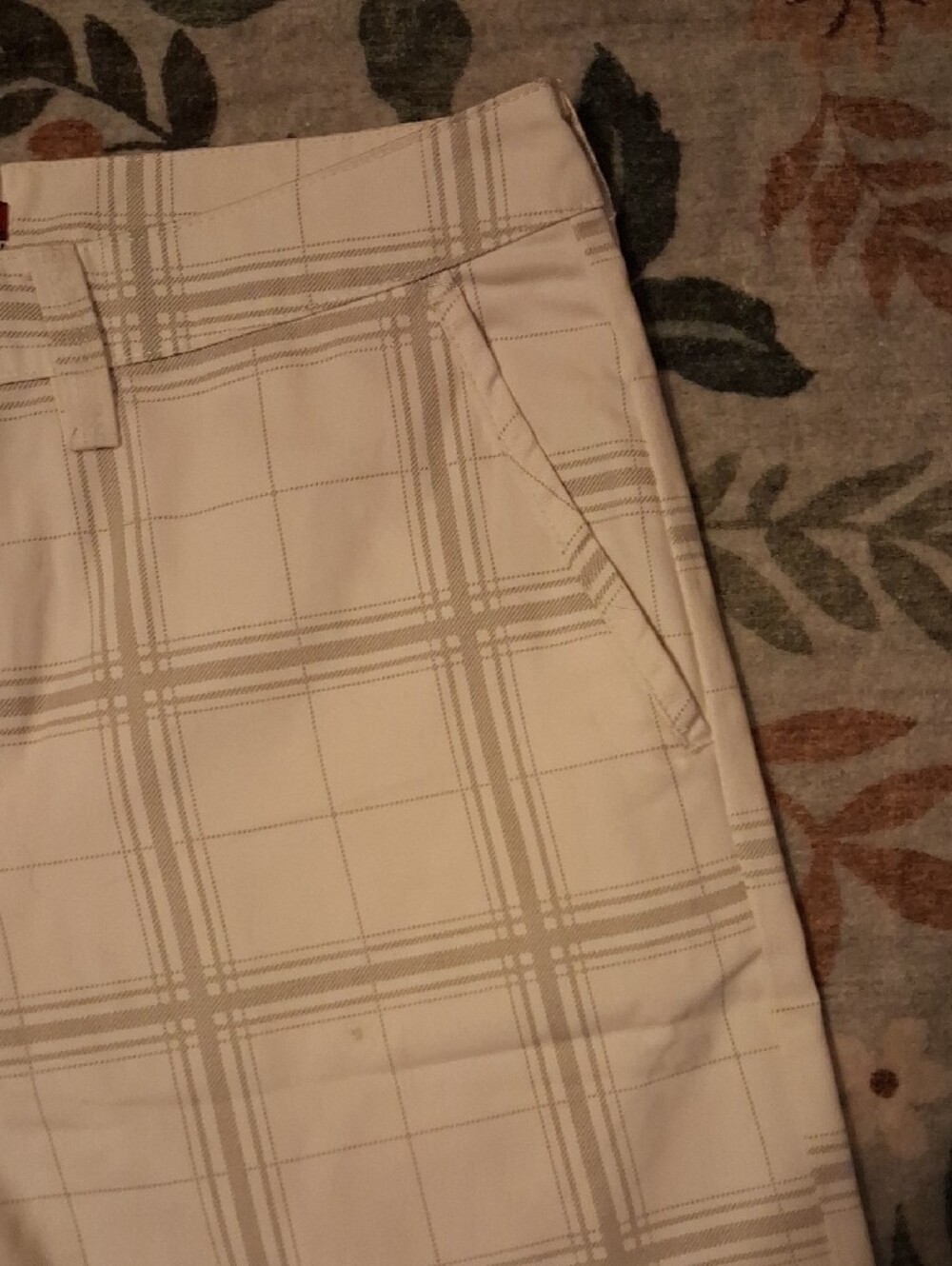 Quiksilver White Plaid Men's Casual Shorts - Picture 4 of 7